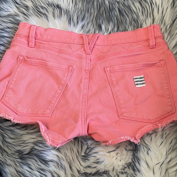 Roxy Pink Cut Off Shorts - Picture 3 of 6